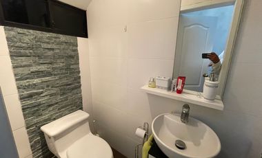 En Venta Casa de 5 Dormitorios en Urb. Estancia del Rio en Via Samborondon