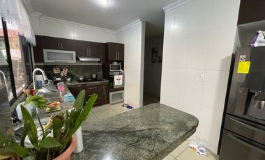 En Venta Casa de 5 Dormitorios en Urb. Estancia del Rio en Via Samborondon