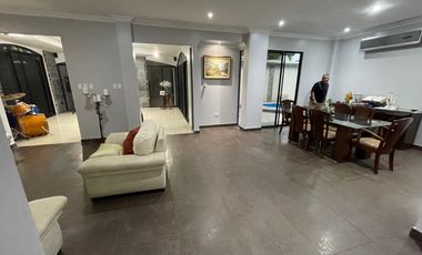 En Venta Casa de 5 Dormitorios en Urb. Estancia del Rio en Via Samborondon