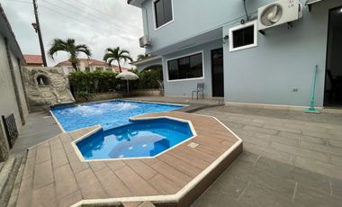 En Venta Casa de 5 Dormitorios en Urb. Estancia del Rio en Via Samborondon