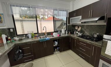 En Venta Casa de 5 Dormitorios en Urb. Estancia del Rio en Via Samborondon