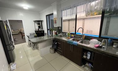 En Venta Casa de 5 Dormitorios en Urb. Estancia del Rio en Via Samborondon