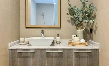 FOR RENT: PRIME BEACHFRONT 1BEDROOM CONDO UNIT WITH STUNNING SEAVIEW IN REEF RESIDENCES, LAPU-LAPU CITY, CEBU.