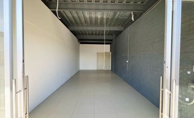 EXCELENTE LOCAL COMERCIAL EN RENTA EN PLAZA PASEO SENDAS EN CAPITAL NORTE  A 2KM DE AV. JUAN GIL PRECIADO Y A 950M DEL INSTITUTO TEPEYAC