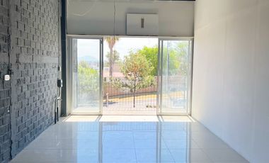 EXCELENTE LOCAL COMERCIAL EN RENTA EN PLAZA PASEO SENDAS EN CAPITAL NORTE  A 2KM DE AV. JUAN GIL PRECIADO Y A 950M DEL INSTITUTO TEPEYAC