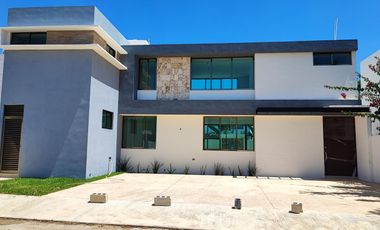 VENTA CASA NUEVA FRAC. SAN DIEGO CUTZ HACIENDA DE 4 RECAMARAS