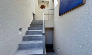 CASA EN VENTA EN LA ZONA CENTRO DE AVANDARO CON USO COMERCIAL