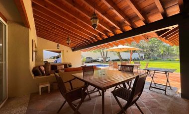 CASA EN VENTA EN LA ZONA CENTRO DE AVANDARO CON USO COMERCIAL