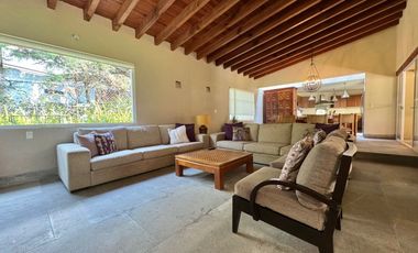 CASA EN VENTA EN LA ZONA CENTRO DE AVANDARO CON USO COMERCIAL