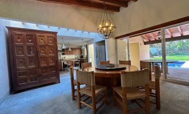 CASA EN VENTA EN LA ZONA CENTRO DE AVANDARO CON USO COMERCIAL