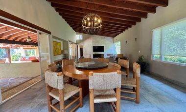 CASA EN VENTA EN LA ZONA CENTRO DE AVANDARO CON USO COMERCIAL