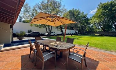 CASA EN VENTA EN LA ZONA CENTRO DE AVANDARO CON USO COMERCIAL