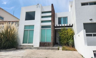 Rento casa Qeretaro Cumbres del Cimatario cerca de Centro Sur
