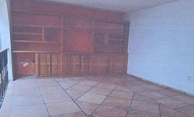 CASA EN VENTA AL SUR DE AGUASCALIENTES IDEAL PARA OFICINAS
