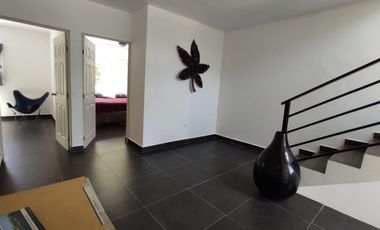 AMUEBLADA CASA CON ALBERCA PRIVADA EN ALDEA HA