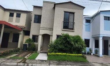 CASA DE VENTA,  URB.VERANDA, AV.NARCISA DE JESUS, NORTE DE GUAYAQUIL