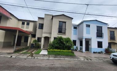 CASA DE VENTA,  URB.VERANDA, AV.NARCISA DE JESUS, NORTE DE GUAYAQUIL