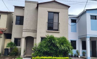 CASA DE VENTA,  URB.VERANDA, AV.NARCISA DE JESUS, NORTE DE GUAYAQUIL