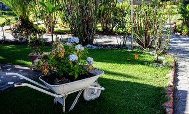 HOSTERIA en venta, 10.000m2 de terreno y 968m2 construidos, piscina, 20 parqueos