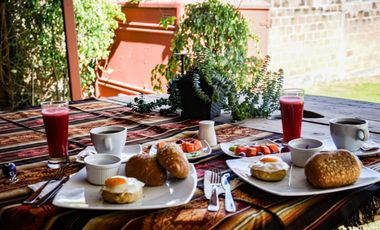 HOSTERIA en venta, 10.000m2 de terreno y 968m2 construidos, piscina, 20 parqueos