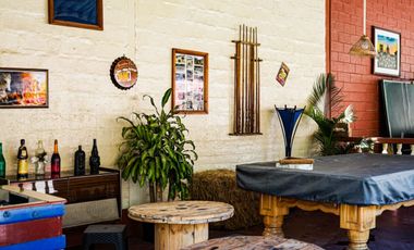 HOSTERIA en venta, 10.000m2 de terreno y 968m2 construidos, piscina, 20 parqueos