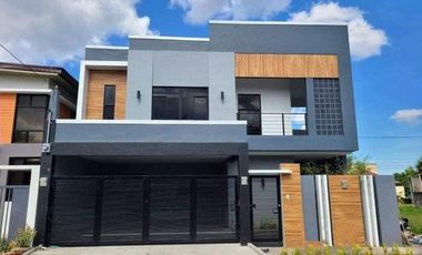 BRAND NEW MODERN MINIMALIST HOME WITH STUCCO ACCENTS NEAR CLARK AND FRIENDSHIP