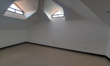Samborondon, Venta Hermosa Casa de 5 Dorm. con Piscina y Vista Al Rio