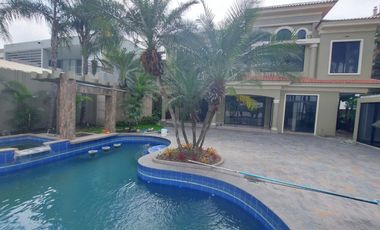 Samborondon, Venta Hermosa Casa de 5 Dorm. con Piscina y Vista Al Rio