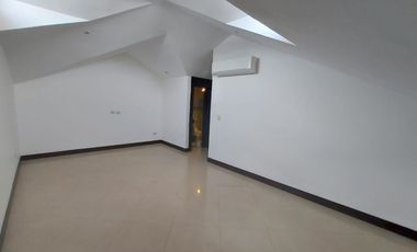 Samborondon, Venta Hermosa Casa de 5 Dorm. con Piscina y Vista Al Rio