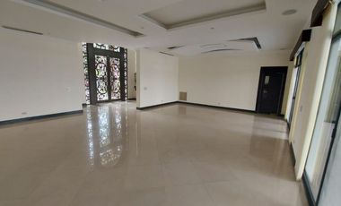 Samborondon, Venta Hermosa Casa de 5 Dorm. con Piscina y Vista Al Rio