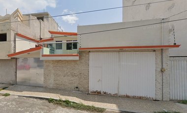 Casa en Recuperacion Bancaria por Plaza Acuario Puebla - AC93