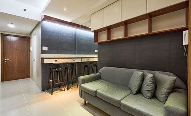 SHELL02XXC: For Rent Fully Furnished 1BR with Balcony in Shell Residences Pasay