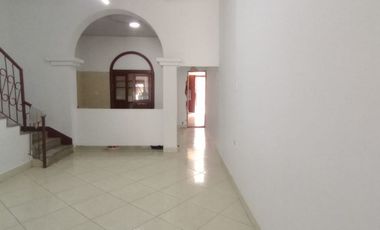 ARRIENDO CASA COMERCIAL BARRIO CENTRO
