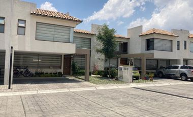 Residencia de Ensueño en Valle de las Fuentes, Calimaya: 3 Recámaras y Zona Deportiva
