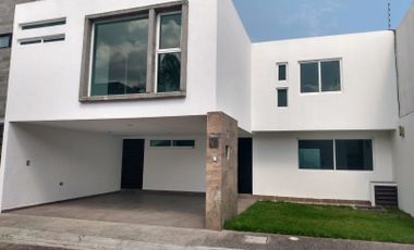 Casa amplia con jardín en venta en Morillotla, Puebla, cerca UDLAP, UVM, salida a Atlixco
