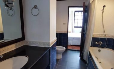 Low-rise Apartment (Pet-friendly) 2 Bedroom around BTS Chit Lom, Langsuan