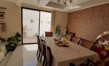 Vendo hermosa Casa Jardines del Sur