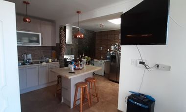 Vendo hermosa Casa Jardines del Sur