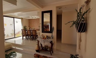 Vendo hermosa Casa Jardines del Sur