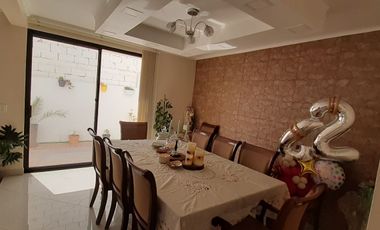Vendo hermosa Casa Jardines del Sur