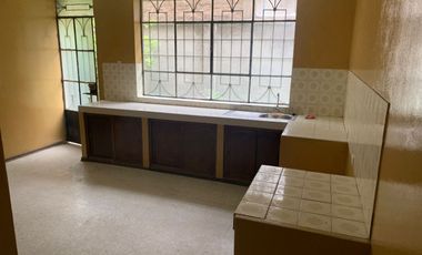 Vendo linda casa de 3 pisos  mas Tienda  -  En esquina  - Pio Pata - Huancayo –