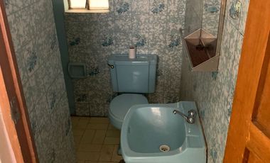 Vendo linda casa de 3 pisos  mas Tienda  -  En esquina  - Pio Pata - Huancayo –