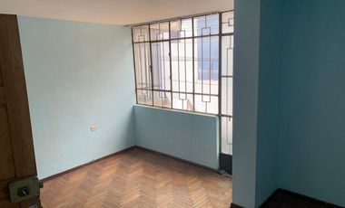 Vendo linda casa de 3 pisos  mas Tienda  -  En esquina  - Pio Pata - Huancayo –