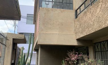 Vendo linda casa de 3 pisos  mas Tienda  -  En esquina  - Pio Pata - Huancayo –