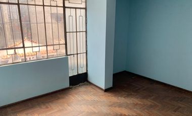 Vendo linda casa de 3 pisos  mas Tienda  -  En esquina  - Pio Pata - Huancayo –