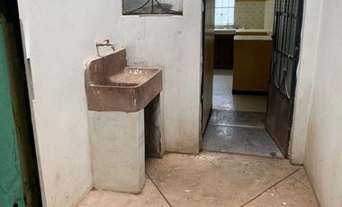Vendo linda casa de 3 pisos  mas Tienda  -  En esquina  - Pio Pata - Huancayo –