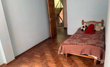 Vendo linda casa de 3 pisos  mas Tienda  -  En esquina  - Pio Pata - Huancayo –
