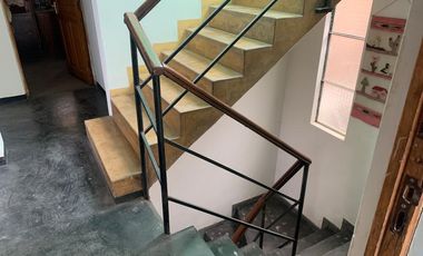 Vendo linda casa de 3 pisos  mas Tienda  -  En esquina  - Pio Pata - Huancayo –