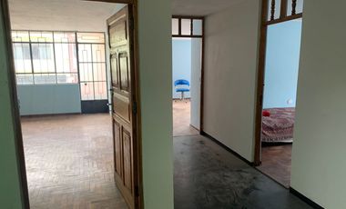 Vendo linda casa de 3 pisos  mas Tienda  -  En esquina  - Pio Pata - Huancayo –
