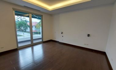 Via La Costa, Renta de Hermosa Casa 4 Dorm. con Piscina Con o sin Muebles